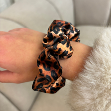 Load image into Gallery viewer, Leopard Scrunchie