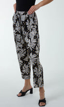 Load image into Gallery viewer, BLACK FOIL LEAF DETAIL CAPRI TROUSERS