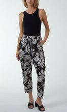 Load image into Gallery viewer, BLACK FOIL LEAF DETAIL CAPRI TROUSERS
