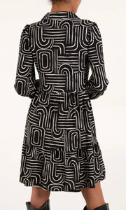 BLACK AND WHITE ABSTRACT GEOMETRIC BUTTON FRONT STRETCH DRESS