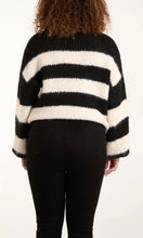 Load image into Gallery viewer, ROUND NECK STRIPE KNIT JUMPER