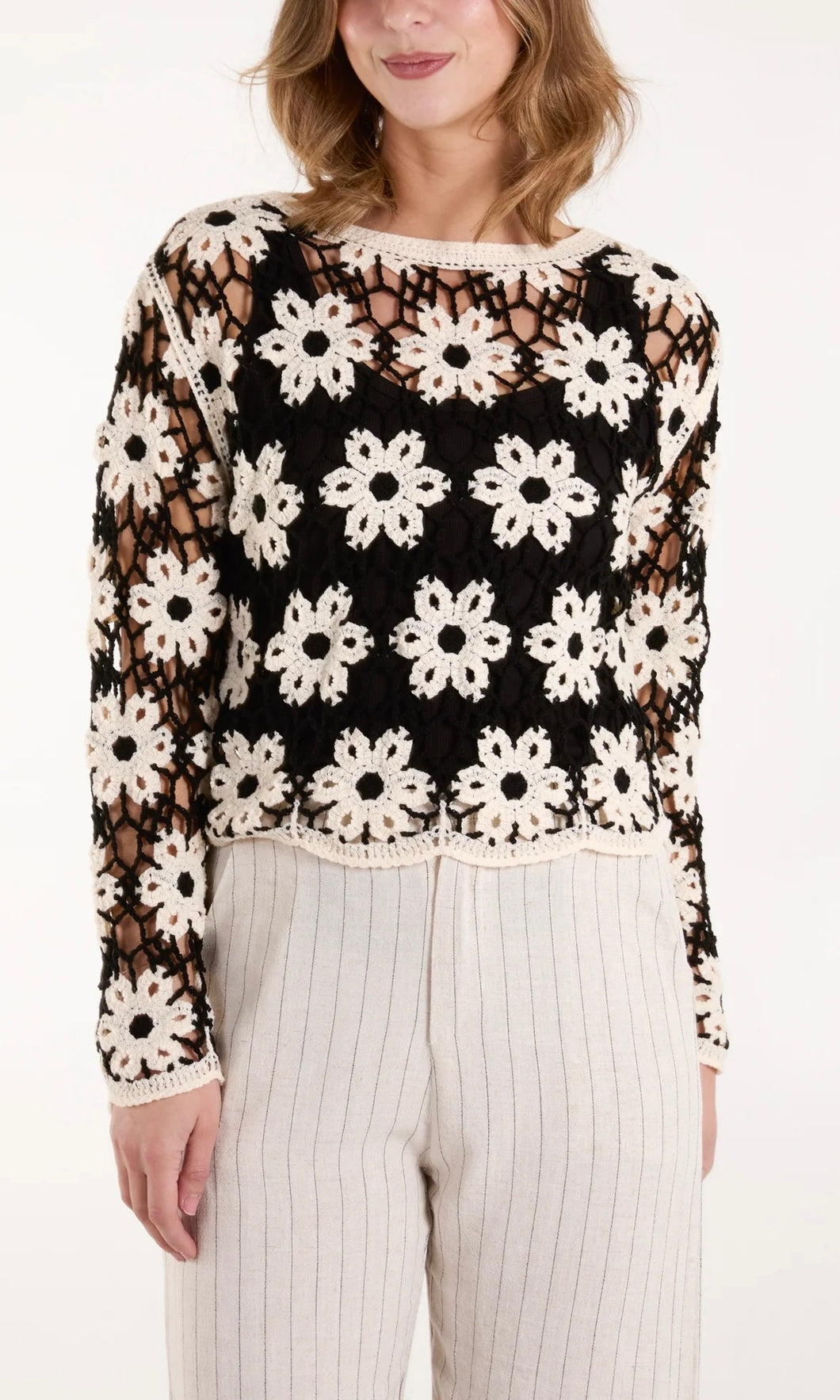 BLACK AND WHITE MONOCHROME FLORAL PATTERN CROCHET TOP