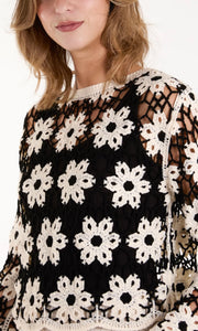 BLACK AND WHITE MONOCHROME FLORAL PATTERN CROCHET TOP