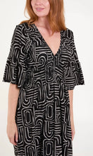 Load image into Gallery viewer, BLACK AND WHITE GEOMETRIC V-NECK PRINT SHIRRED WAIST MIDI DRESS