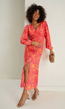 Load image into Gallery viewer, RITA TWIST MIDI DRESS IN ORANGE LEOPARD PRINT