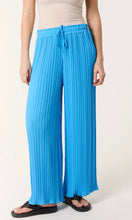 Load image into Gallery viewer, Pleated Trousers